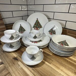 20 pc Jamestown China Christmas Treasure China Service For 4 Gold Rim